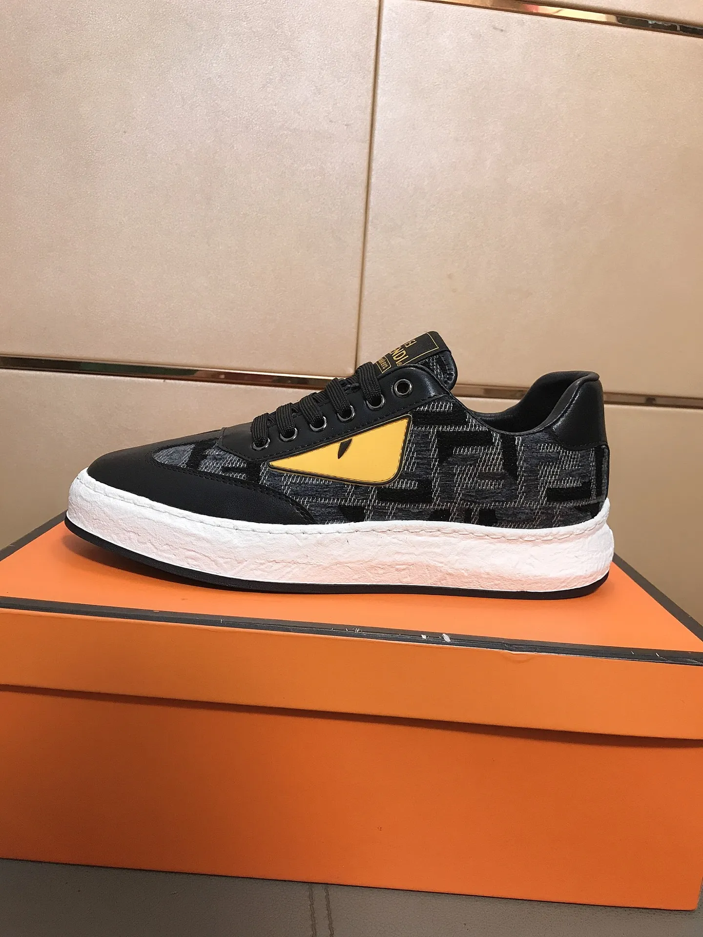Men's Men's Shoes 230 🔆🔆👉Fendi [Fendi] Men's new low-top casual shoes are on the market🔥The shoe body is made of brand-specific printed fabric + cowhide, sheepskin foot pads, breathable and not covering the feet! Fashionable casual shoes 🙈Outsole is ultra-light, non-slip and wear-resistant👣 Standard size 38-44